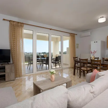 Altamira I 8 Guests With Veranda And Valley Views *